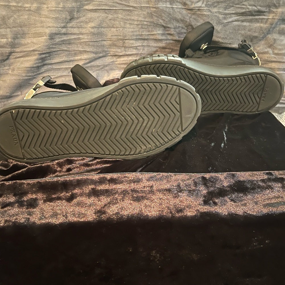 Prada sneakers size 36 woman